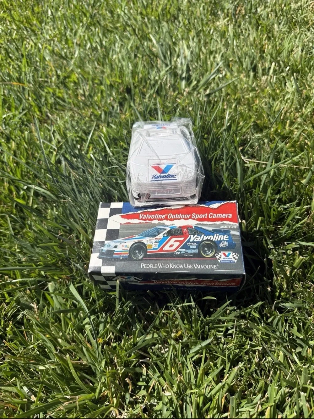 Vintage 90’s Valvoline Model F-912 Car Camera Mark Martin #6 NASCAR 35mm (NEW)